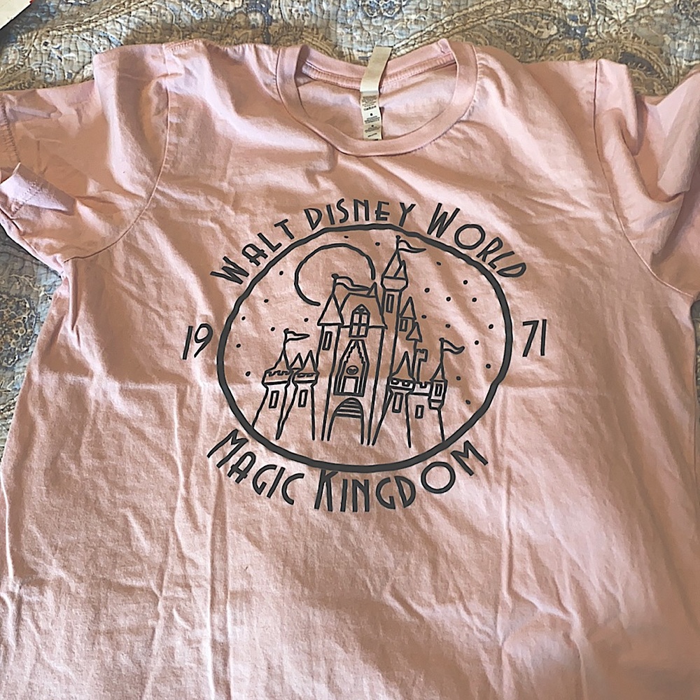 Walt Disney World T-shirt Medium pink